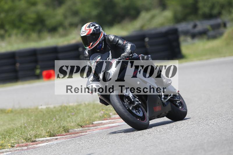 /27 12.06.2025 Ducati Schweiz Trackday Warmup  ADR/blau-bleu/2
